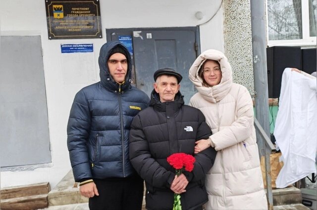    В Оренбурге увековечили имя Алексея Мазаева Фото: Администрация Оренбурга