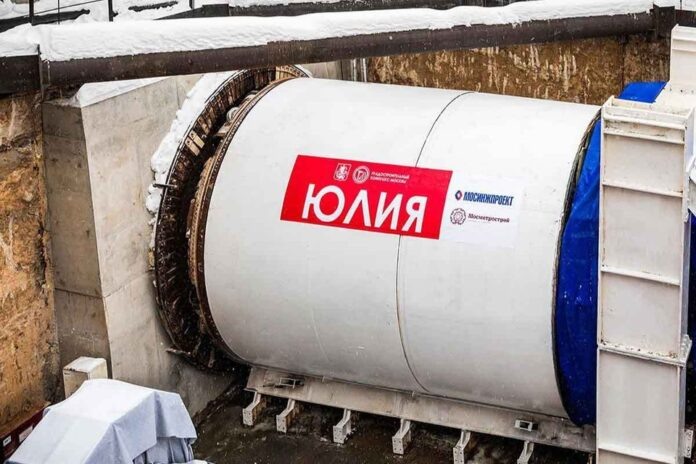    Визуализация будущего района Гольяново после открытия станции метро «Гольяново» в 2028 году, демонстрирующая интеграцию нового транспортного узла в существующую городскую среду.