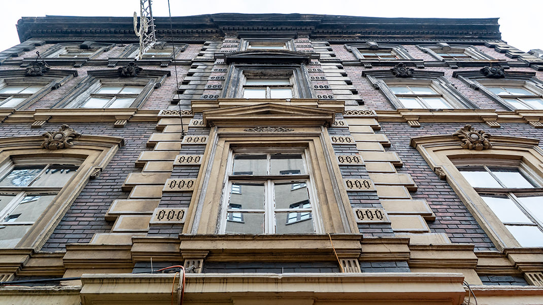 Здание, в котором расположен храм