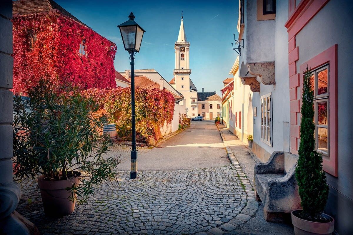 Осень — конец сезона путешествий, и цены в этом время идут вниз. Источник: Andrew Mayovskyy / Shutterstock / FOTODOM