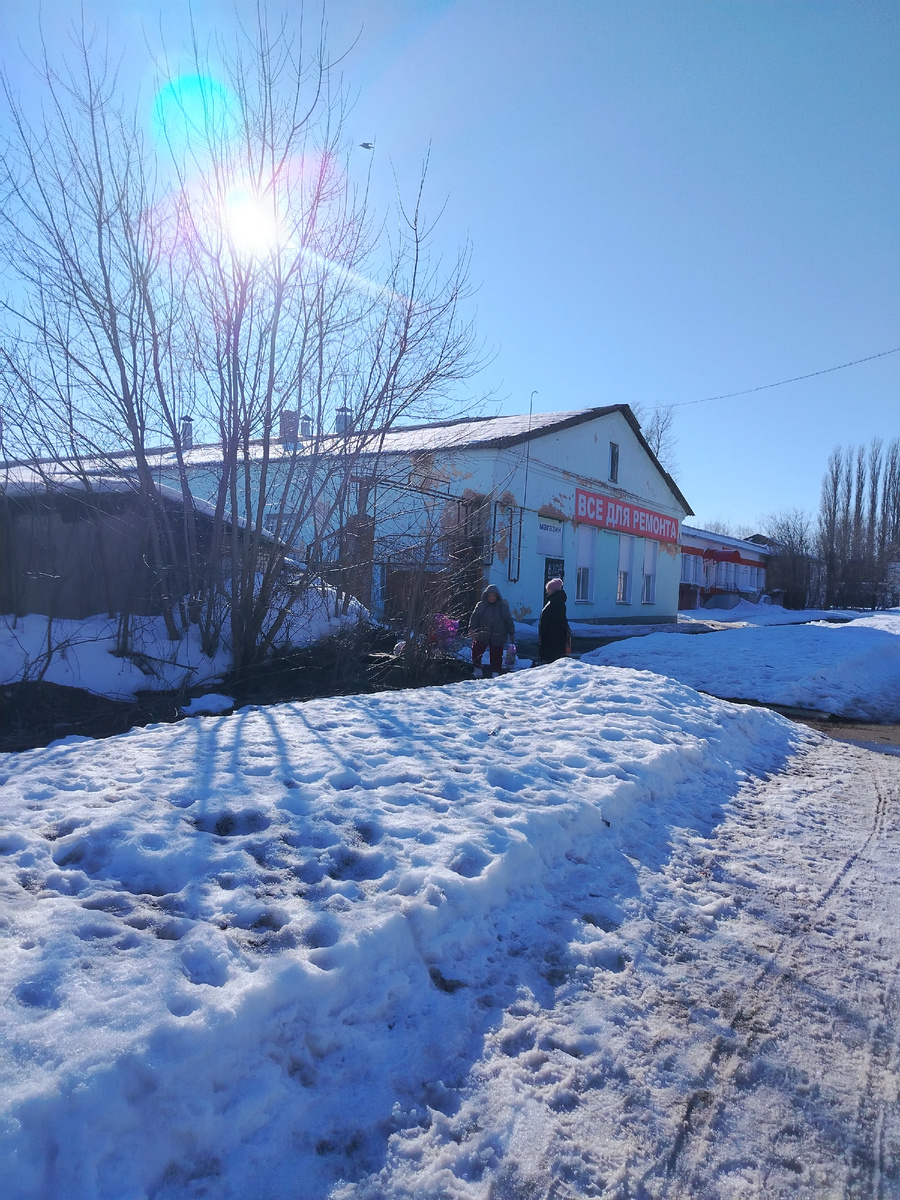 Стоят и стергут свою несьедобную кашу. 