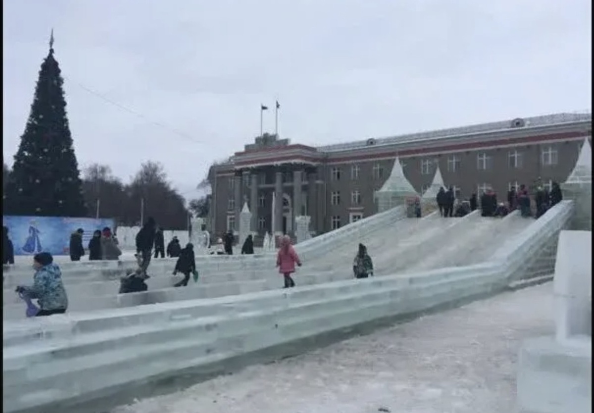 Ёлка в городе Салавате, из Интернета. 
