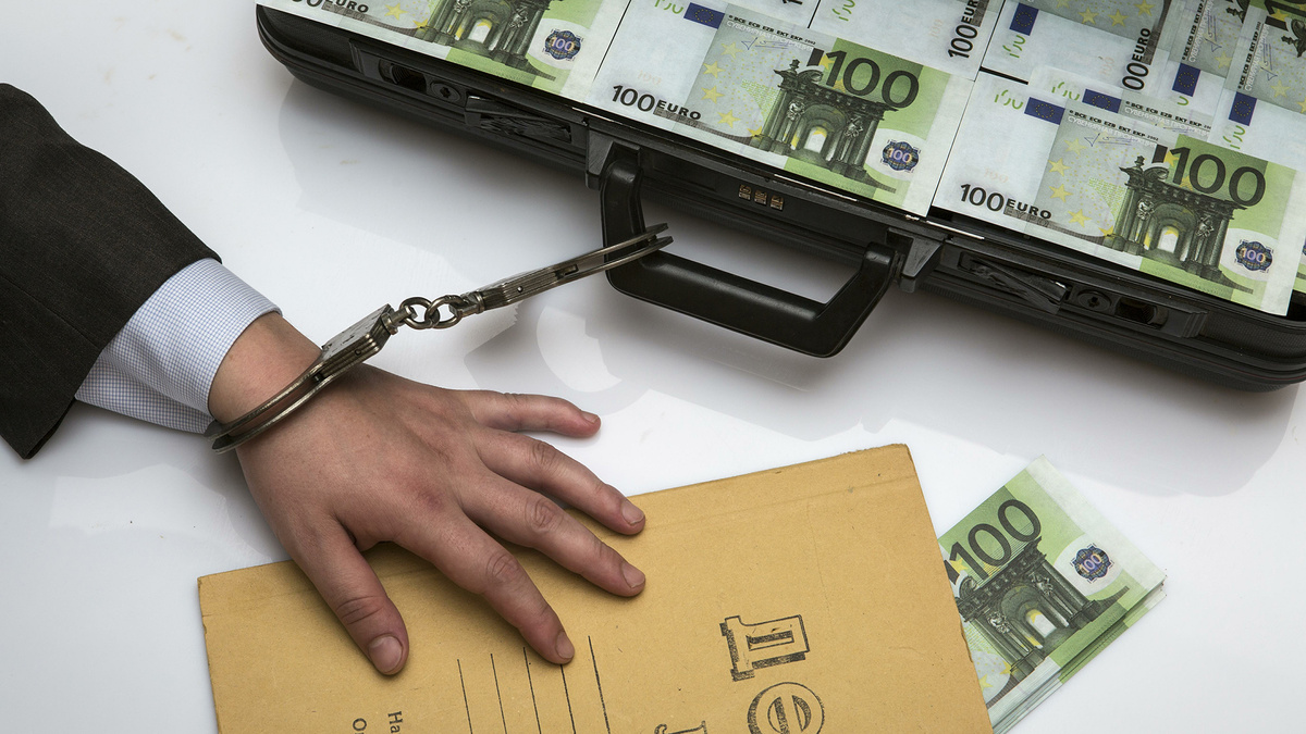    взятка арест евро деньги дело наручники GLP
