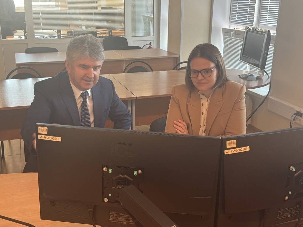 Генеральный директор ОДУ Северо-Запада Сергей Шишкин и заместитель губернатора Мурманской области Ольга Вовк 