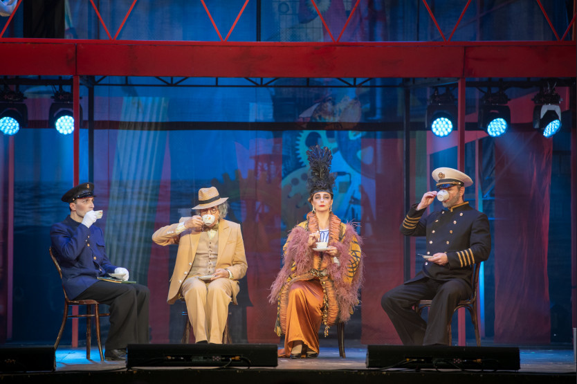 Сцена из спектакля «Солнечный удар» по мотивам произведений Бунина. Фото: Дарья Жбанова, предоставлено Новосибирским музыкальным театром