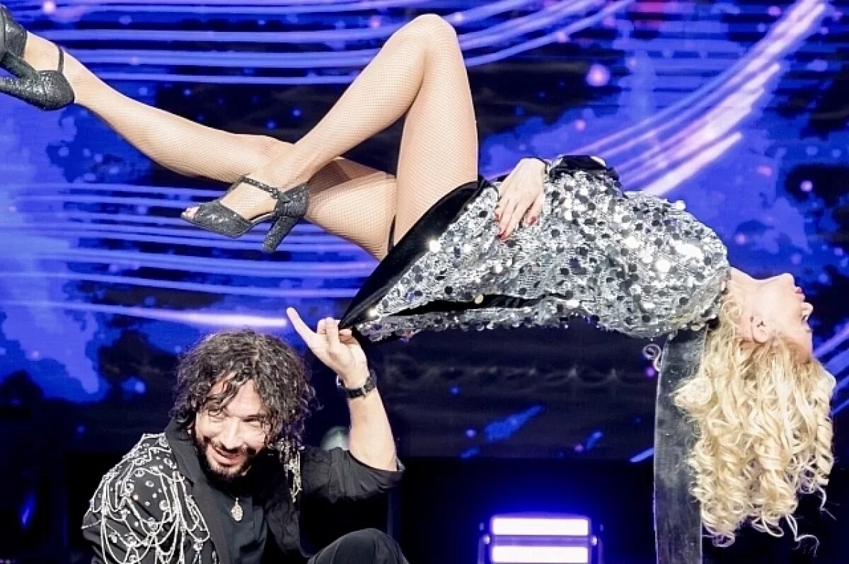    Распилил жену.