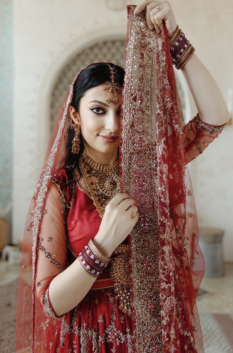 Рози Агарвал в индийском традиционном образе 