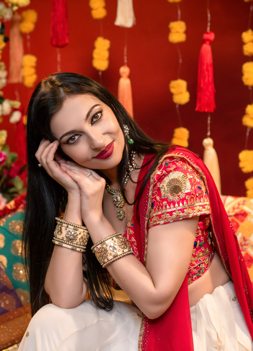 Рози Агарвал в традиционном индийском образе 