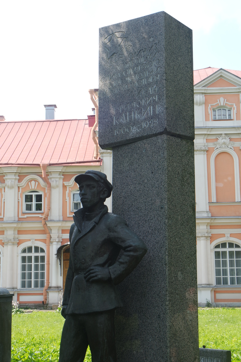 в 20-ыегоды ХХ века смешалось всё - время перемен, да...