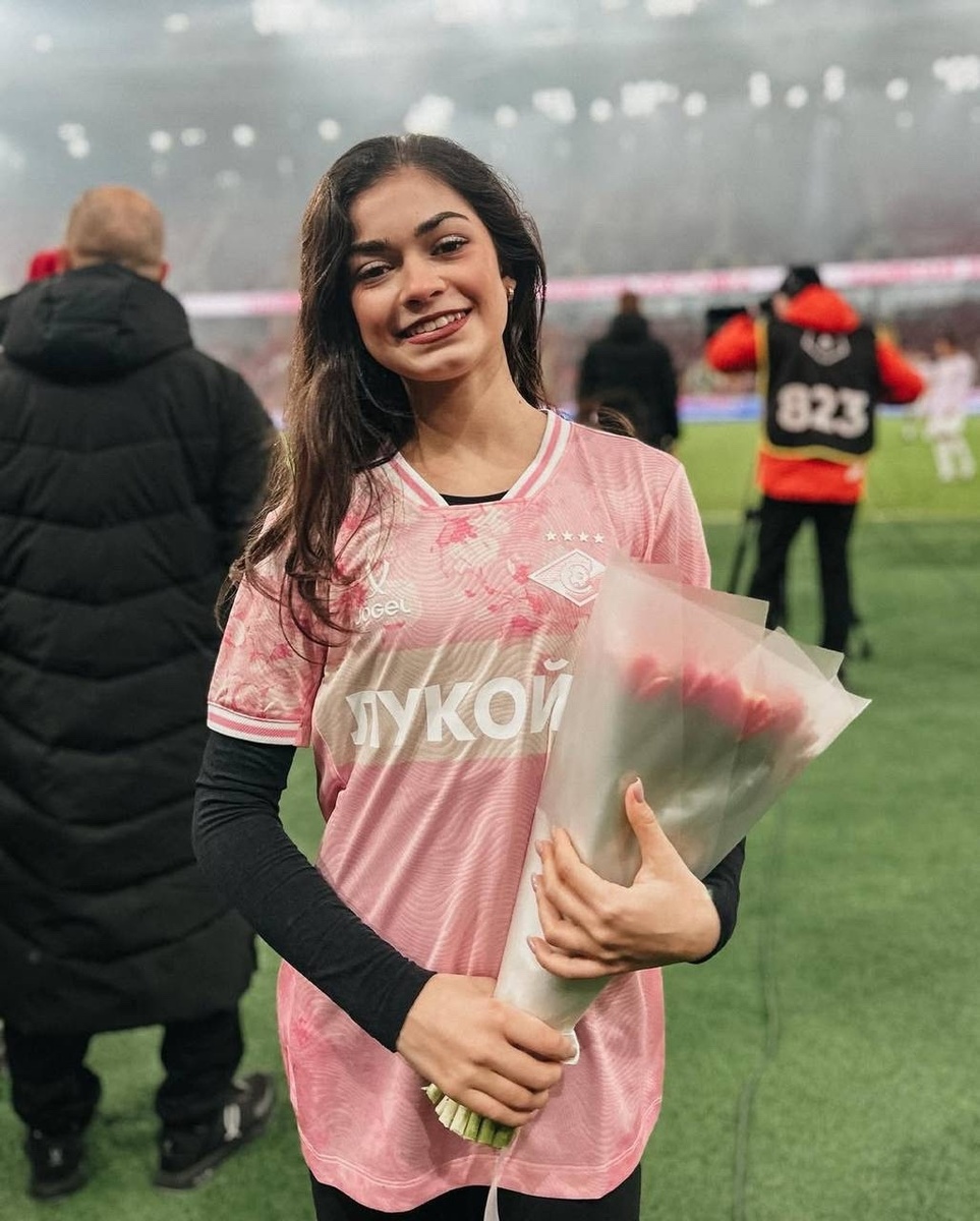 Аделия Петросян нанесла символический удар перед игрой «Спартака»