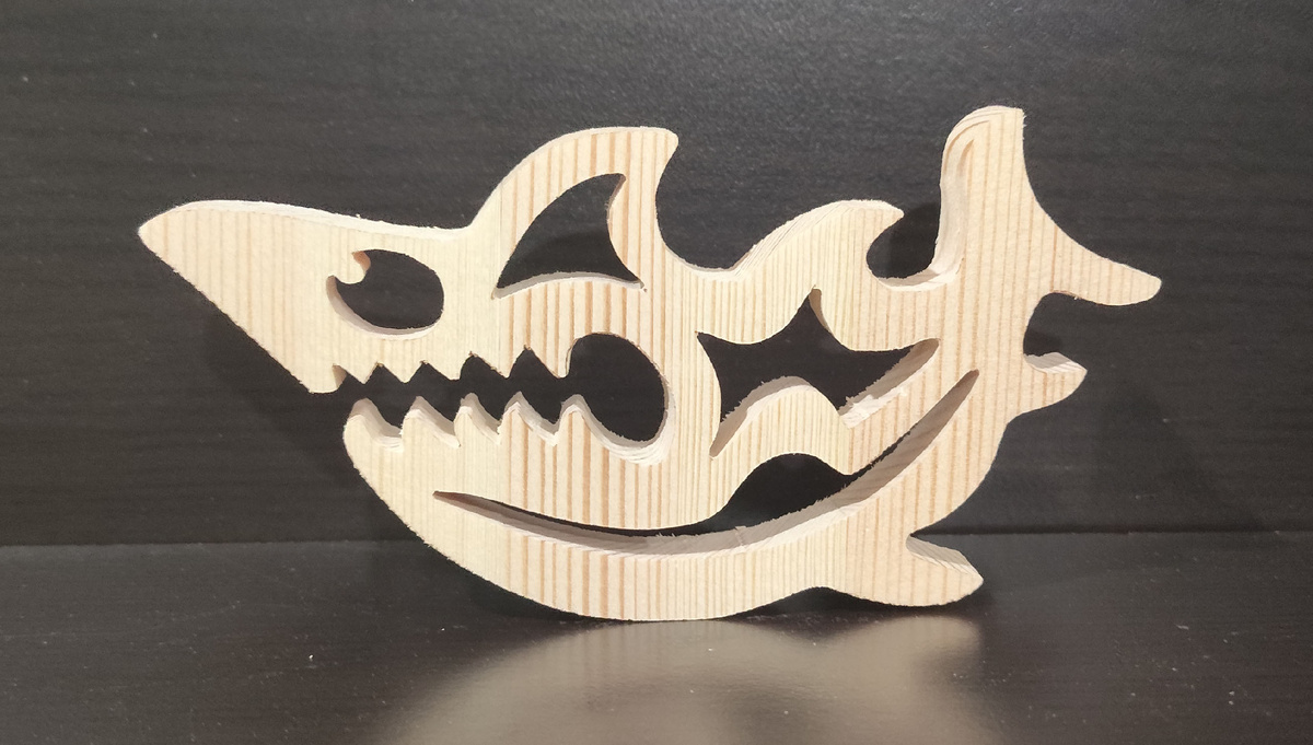 Злая акула из дерева вырезанная на лобзиковом станке