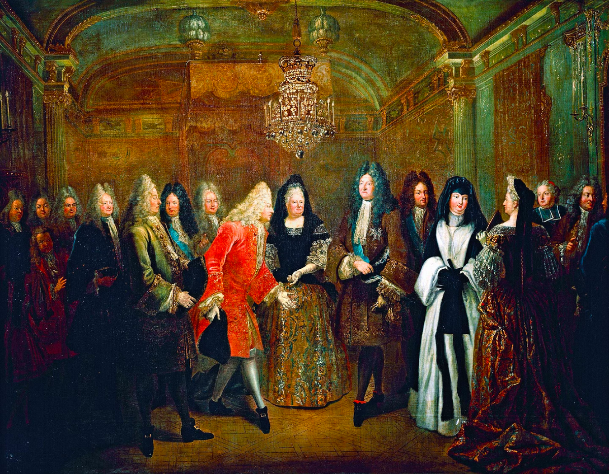 Людовик XIV, изображённый в серебристом парике, предпочитал высокие и длинные причёски, и двор немедленно начал ему подражать. Даже приезжие вельможи — например, курфюрст Саксонии в красном — являлись ко двору уже в пышных париках, что хорошо видно на картине Луи де Сильвестра 1715 года.