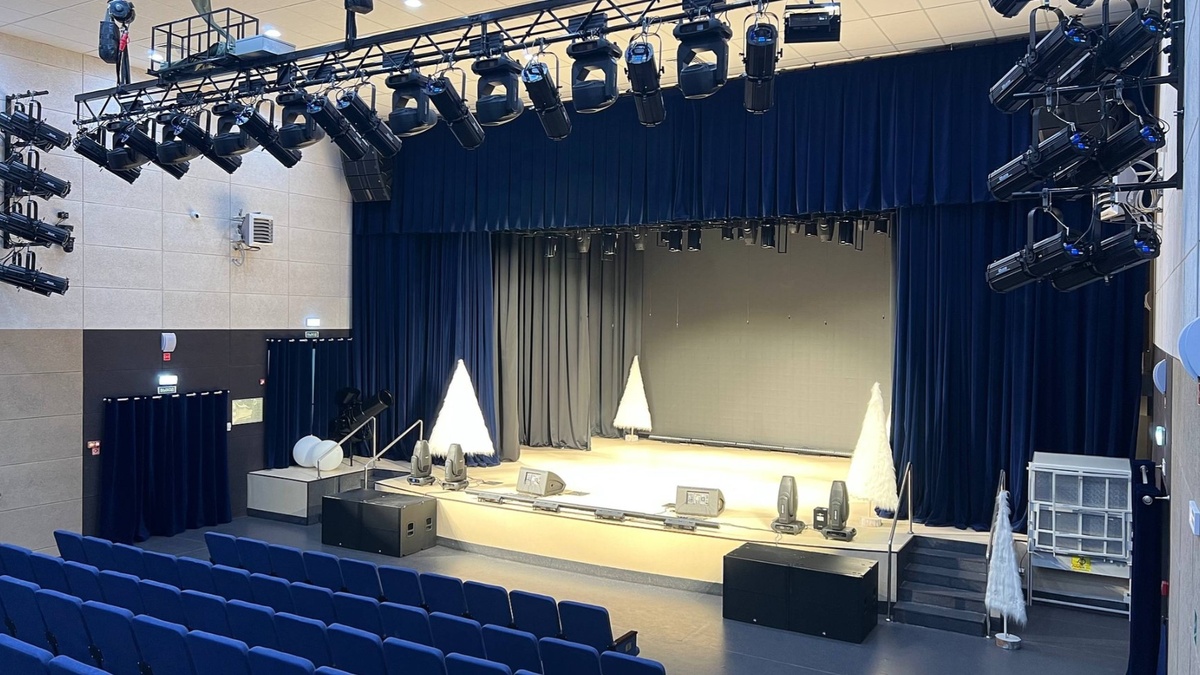 Выносная софитная ферма с выносным боковым освещением