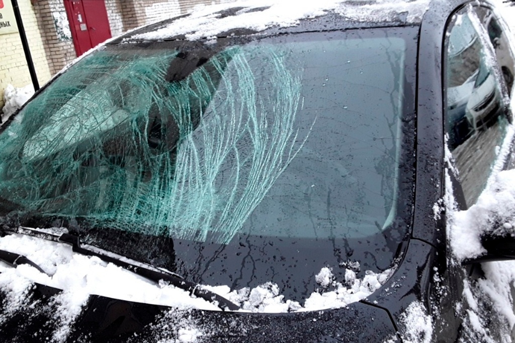    Инцидент произошел четыре года назад, в феврале 2022 года. Автомобиль был припаркован во дворе на Космонавта Беляева