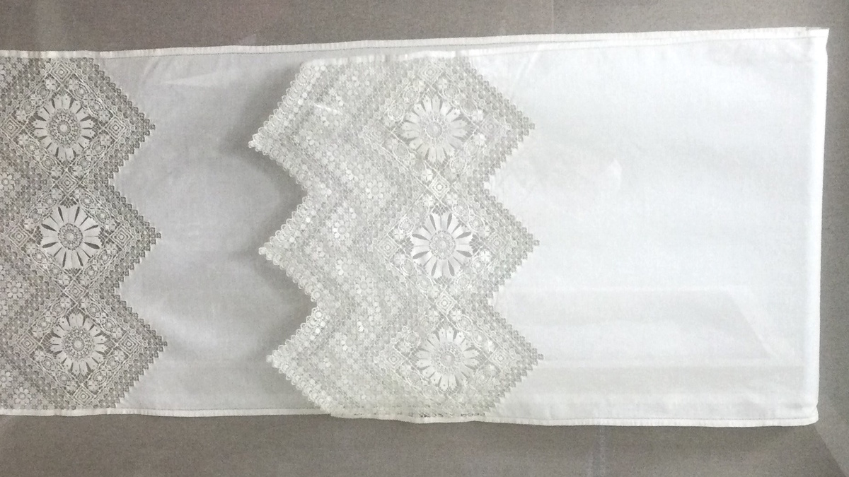 Традиционное изделие крестецкой вышивки