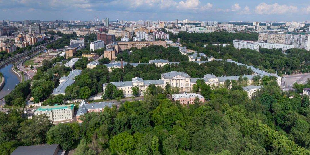 Словарь москвича: Го́спитальный Вал или Госпита́льный?