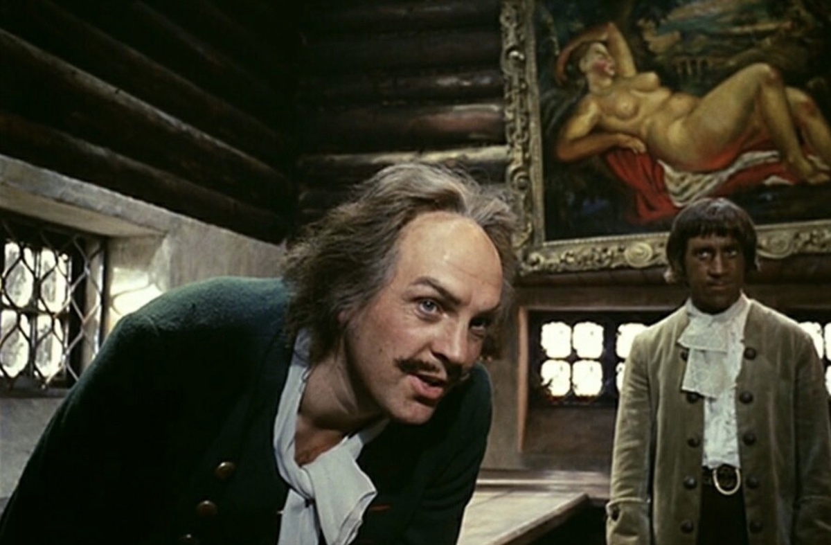 Петр I (Алексей Петренко), Ибрагим Ганнибал (Владимир Высоцкий) и «Толстомясая». 