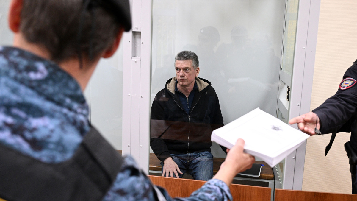    Бывший начальник главного управления кадров Минобороны РФ Юрий Кузнецов РИА