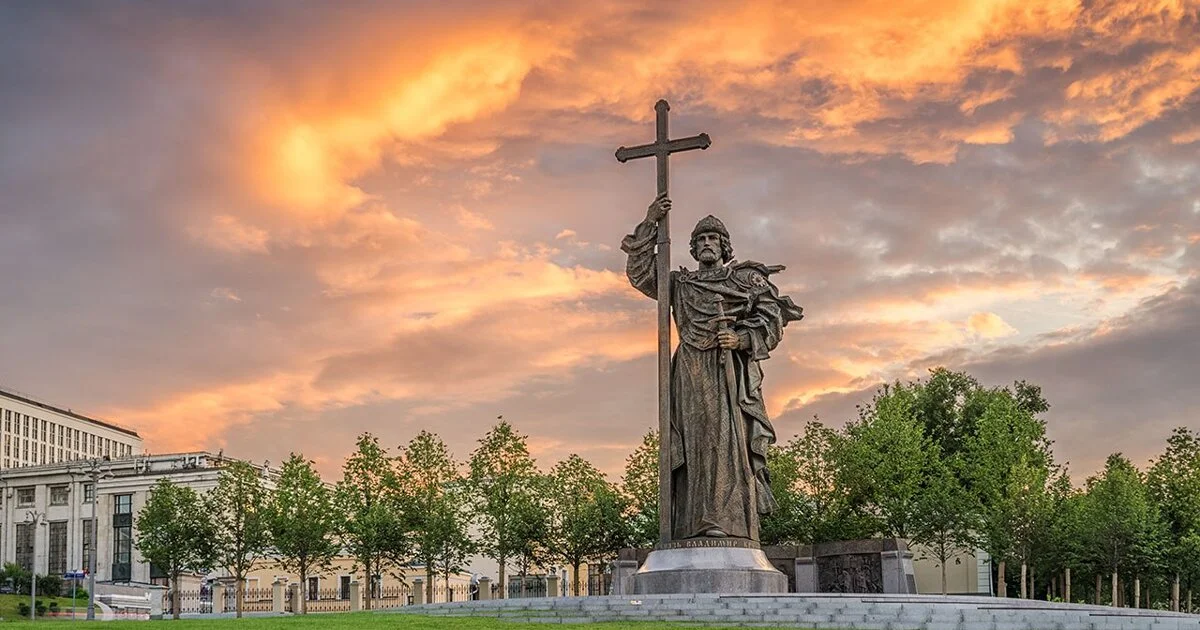 Памятнику князю Владимиру