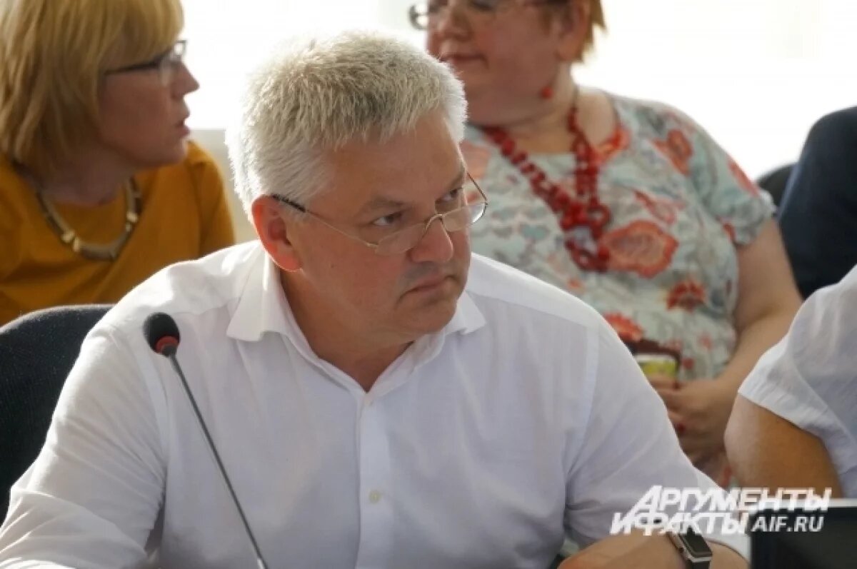    Бывшему главе минздрава Прикамья Вадиму Плотникову продлили домашний арест