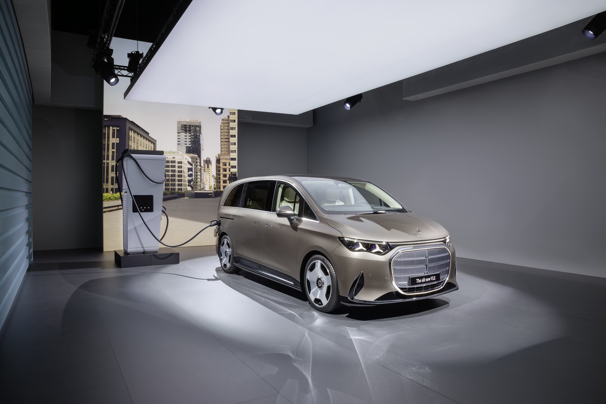    VLE стал первенцем новой модульной архитектуры Mercedes-Benz Van Architecture. Силуэт получился нехарактерно низким и обтекаемым для этого класса: коэффициент аэродинамического сопротивления составляет всего 0,25 Cd.   
Mercedes-Benz