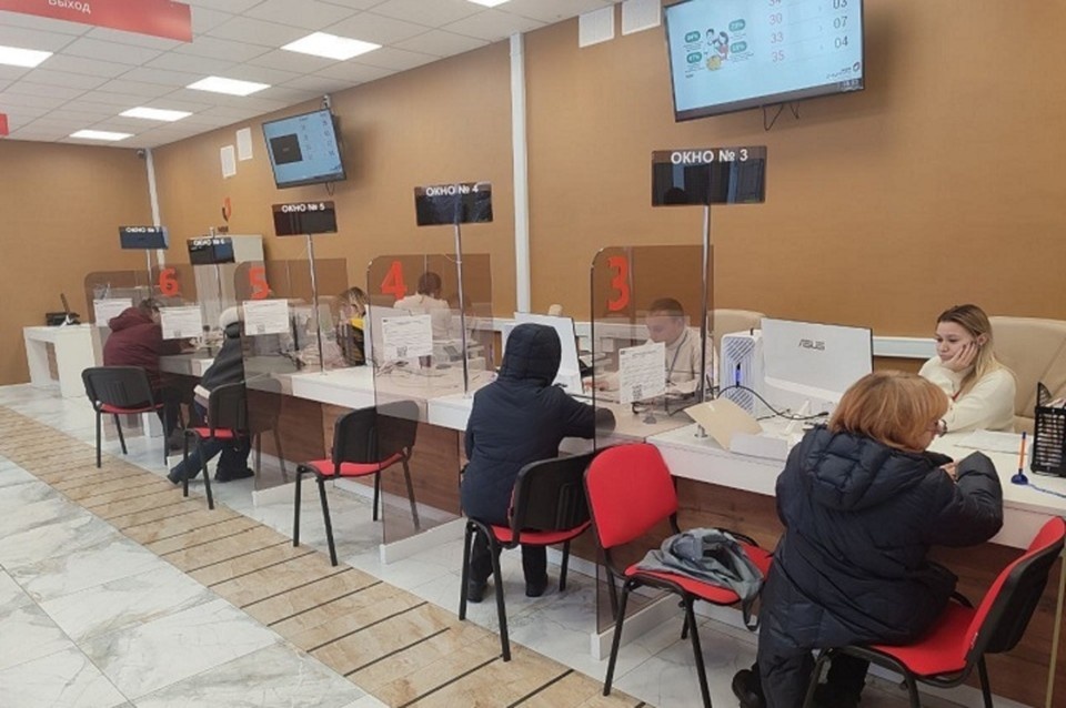    Каждый четверг все офисы МФЦ ведут прием документов строго по вопросам, связанным с регистрацией недвижимости. Фото: ТГ/Пушилин