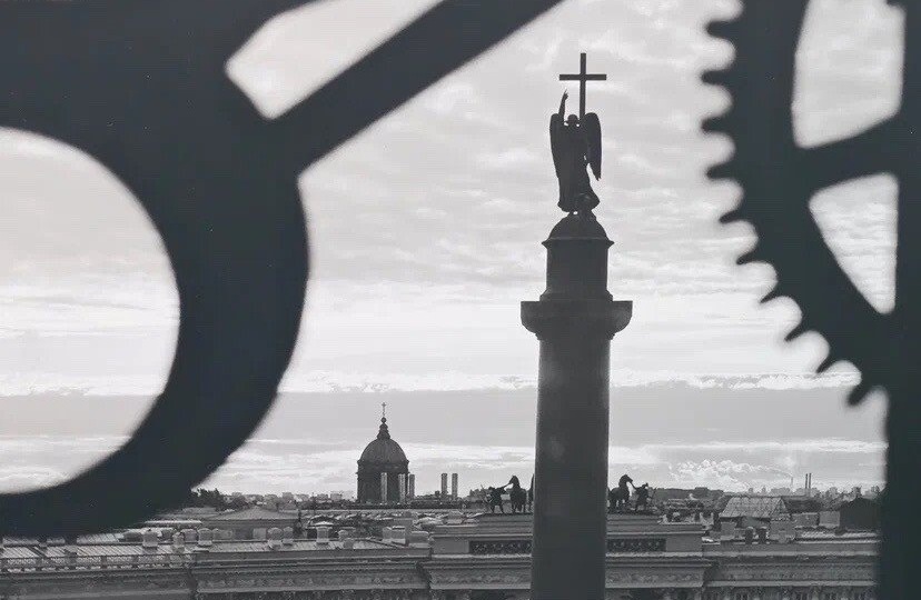 В ОБЪЕКТИВЕ — ПЕТЕРБУРГ