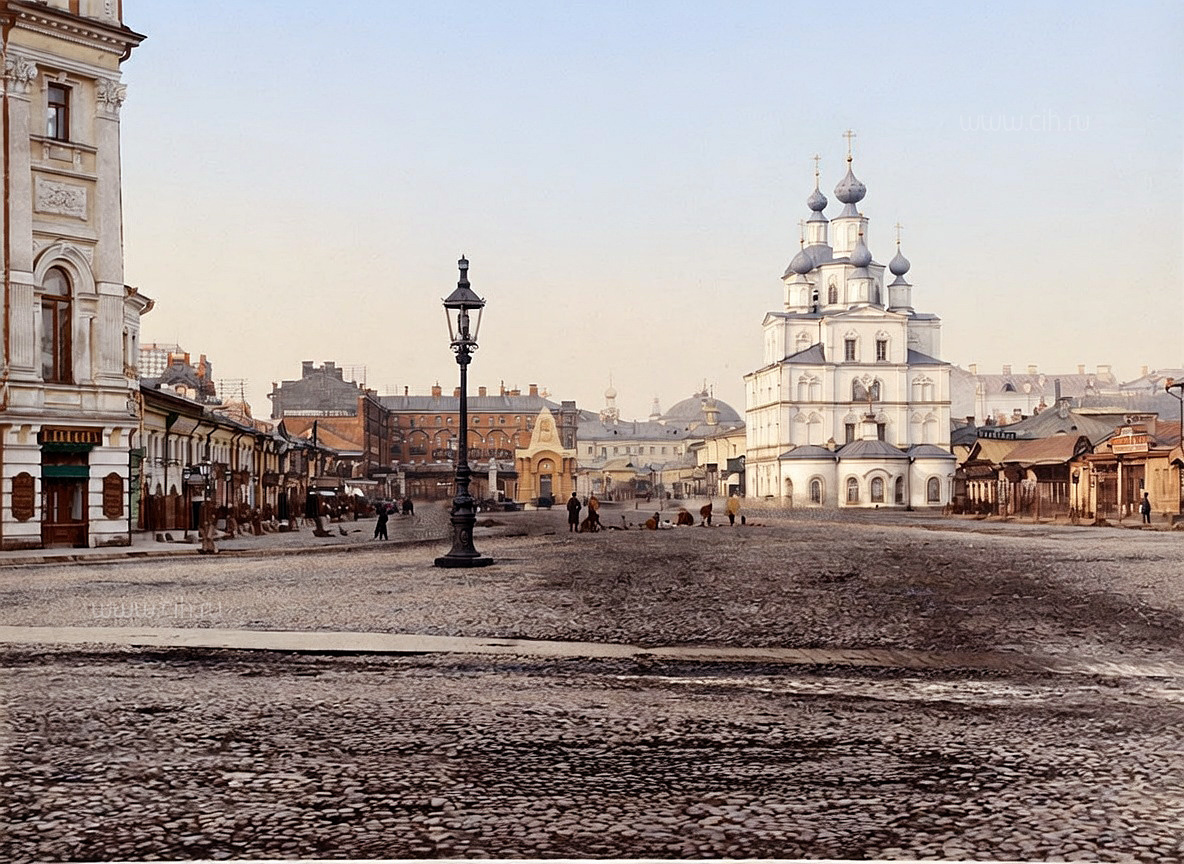 Площадь Охотного ряда и Церковь Параскевы Пятницы, 1888 г. (здесь и далее: фото улучшены*)