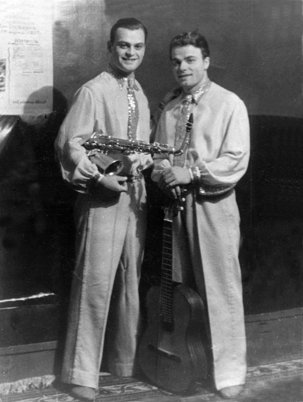 Музыкальные эксцентрики братья Макеевы.