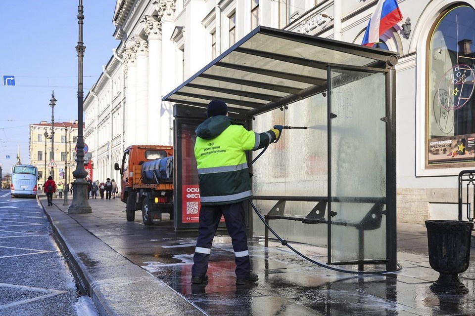    Петербург начали подготавливать к теплому сезону. Фото: t.me/PetrichenkoSergey