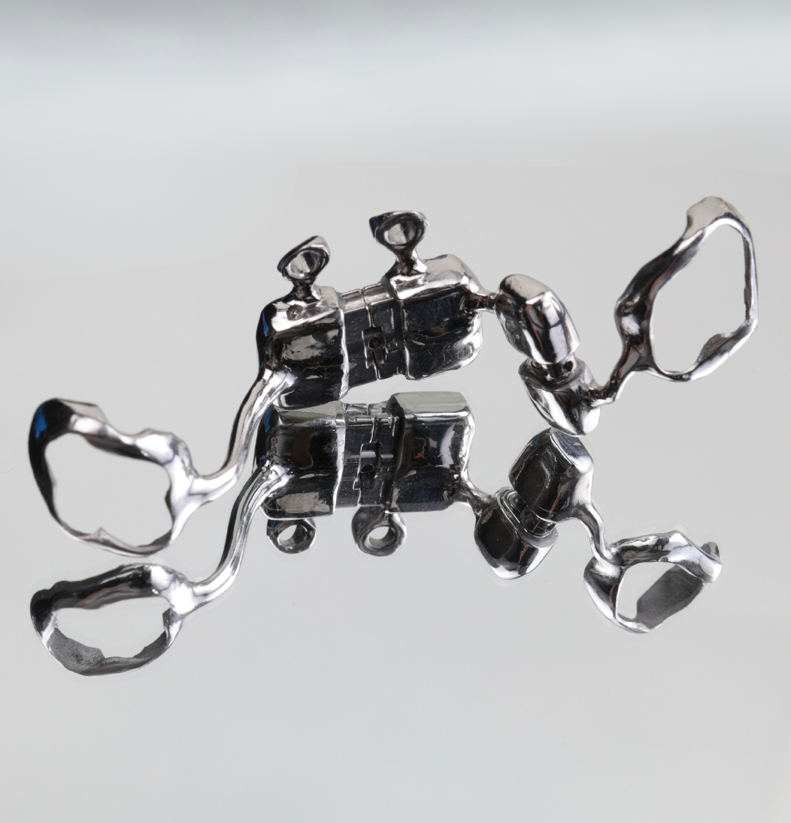 Индивидуальный ортодонтический апппарат с накостной опорой