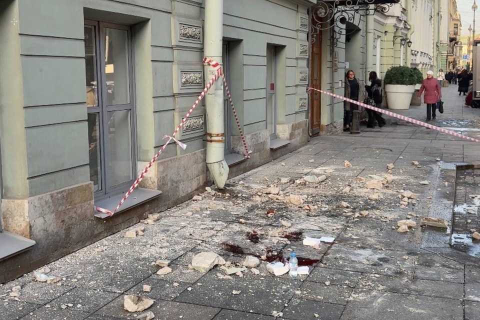    Мужчину экстренно доставили в больницу. Фото: t.me/gsuskrf_spb