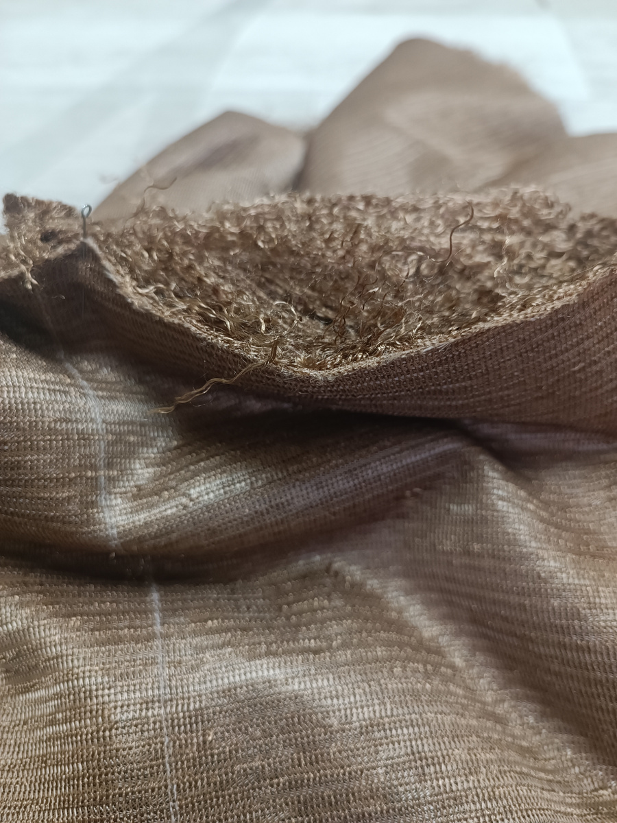 Сколько мы мехов перешили в цеху, но такой мех первый раз шить буду. Ещё только выкроила, а уже весь цех ошмëтками от него завален🤬