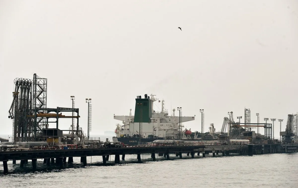 Нефтеналивной порт на острове Харк