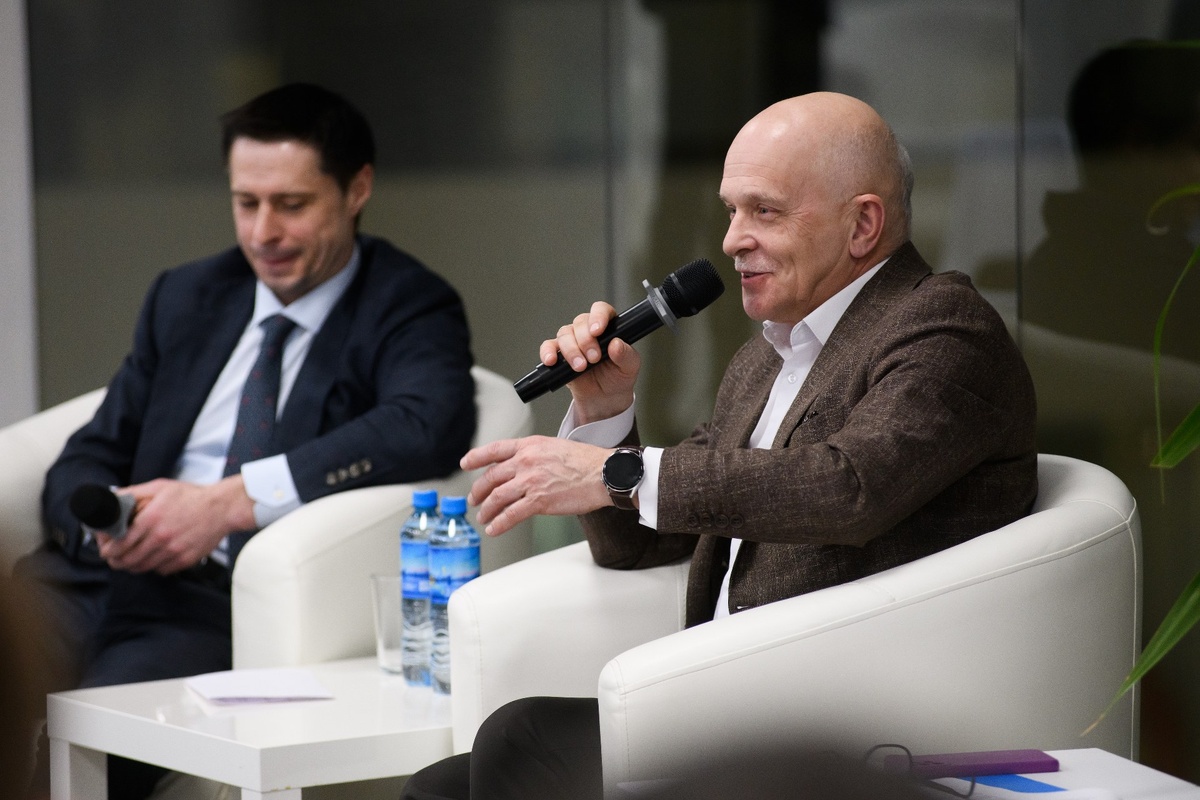 Модерирует встречу Андрей Беседин, президент Уральской ТПП