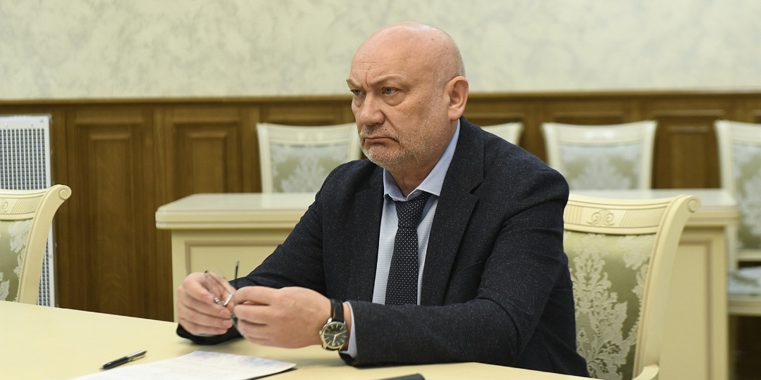 Подозреваемый в получении взятки Алексей Титов взят под стражу