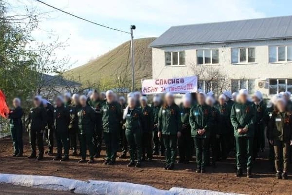    Анастасия вместе с другими арестантами колонии Личная страница героя публикации в соцсети