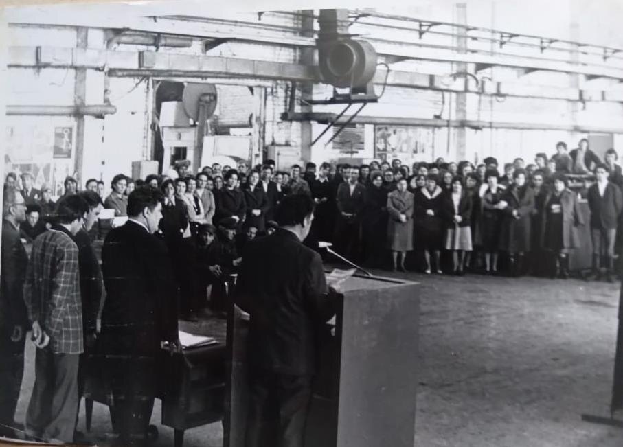 г. Белебей. Производственный корпус ОМЗ. Принятие общезаводского пятилетнего плана на общезаводской профсоюзной конференции. 1976 год.