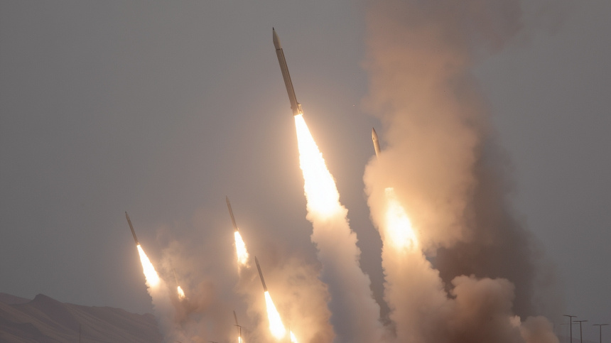 «В ближайшие дни»: Иран пригрозил применить сокрушительное оружие