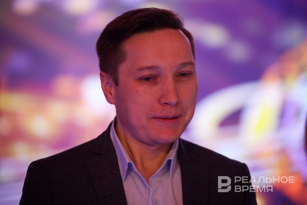    Поэт Рузаль Мухаметшин родился в одном из сел Кукморского района, а теперь живет в Казани. Артем Дергунов / realnoevremya.ru