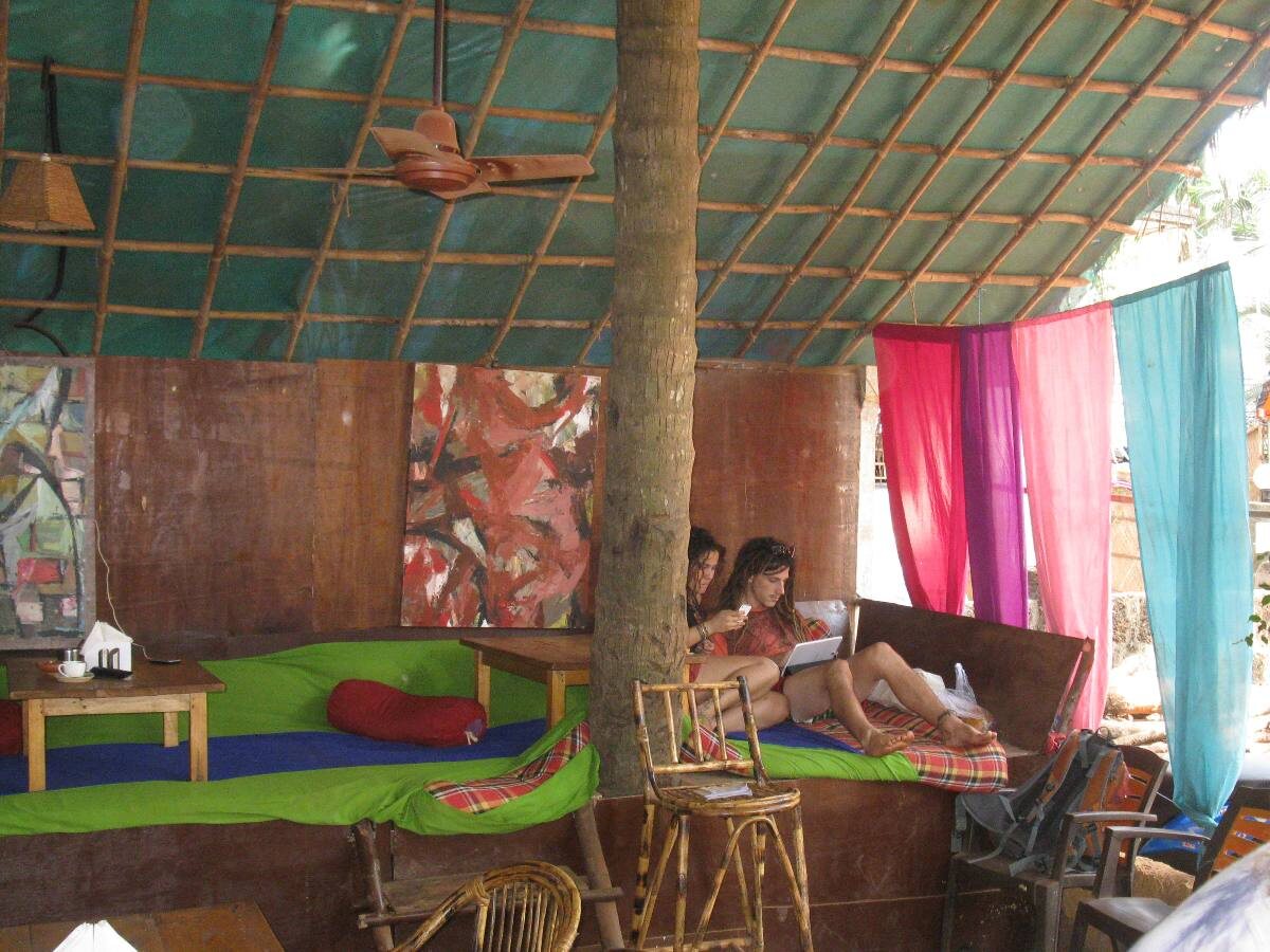 Чилаут-зона в одном из шеков в Арамболе