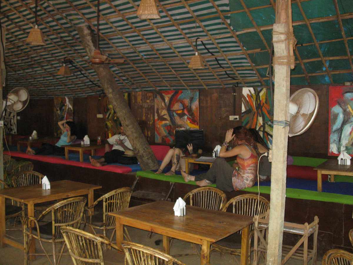 Чилаут-зона в одном из шеков в Арамболе