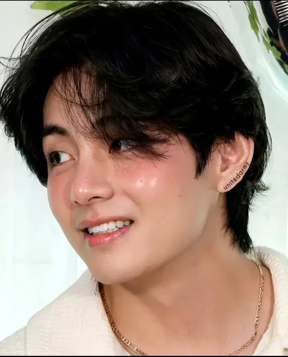 Милая и приветливая улыбка с мячиками. 