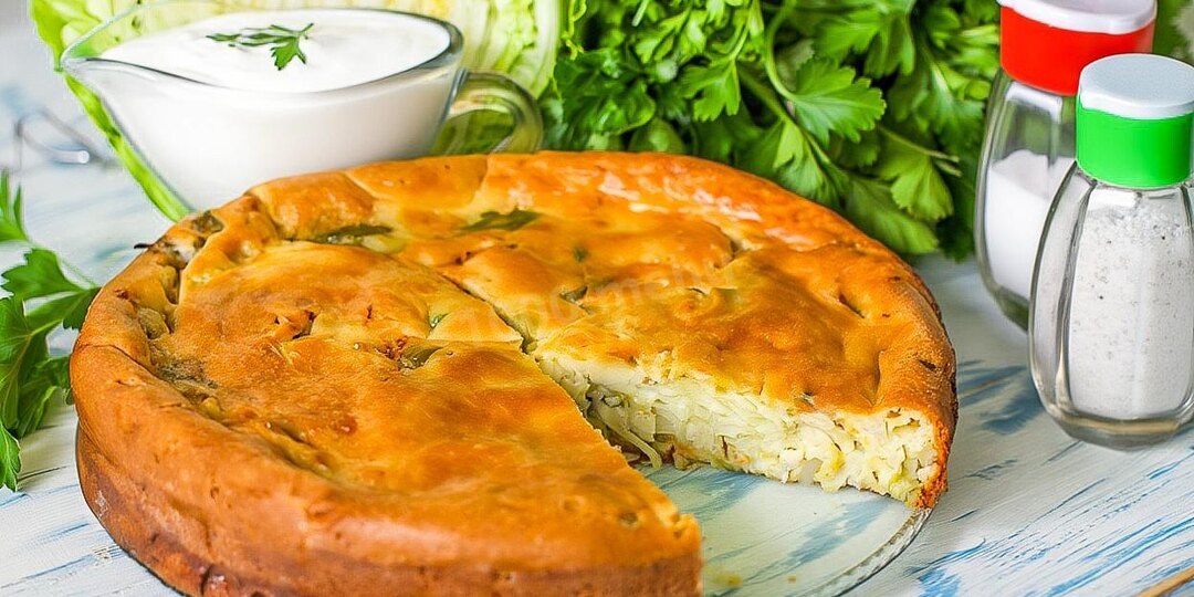 Заливной пирог с капустой на сметане: Спасает, когда гости на пороге! Тесто готовится быстрее, чем чистится картошка