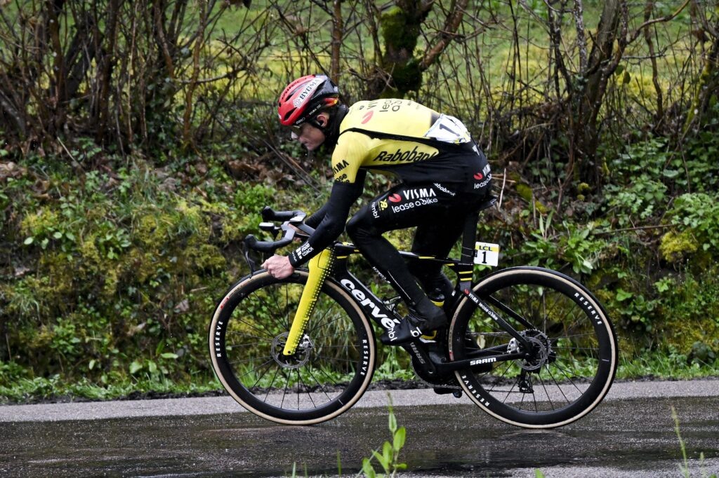 Йонас Вингегор и его странный наряд  📷
