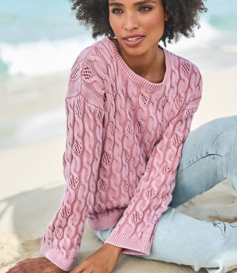 Розовый джемпер. Фото источник: интернет-магазин одежды.