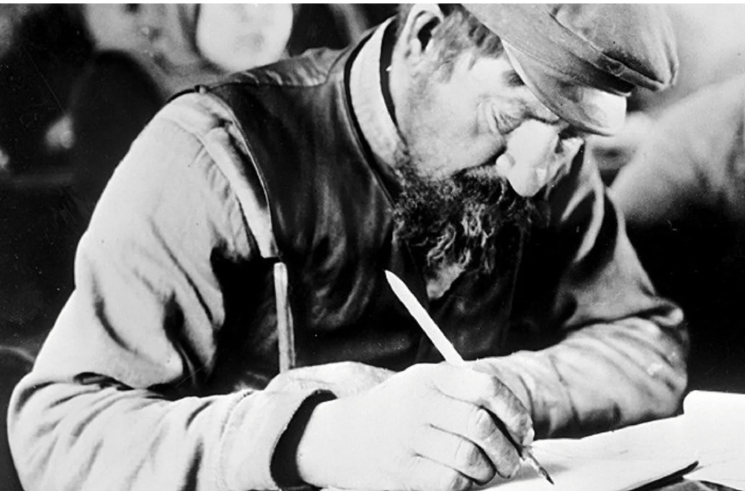 Крестьянин пишет письмо. Фото https://avatars.mds.yandex.net/i?id=9f862bcd34ad48b0e3962418ca9e77de_l-5669151-images-thumbs&n=13