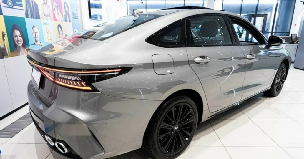 С Toyota Camry даже сравнивать не стоит: 3 седана, которые должны были заменить «японца» в России