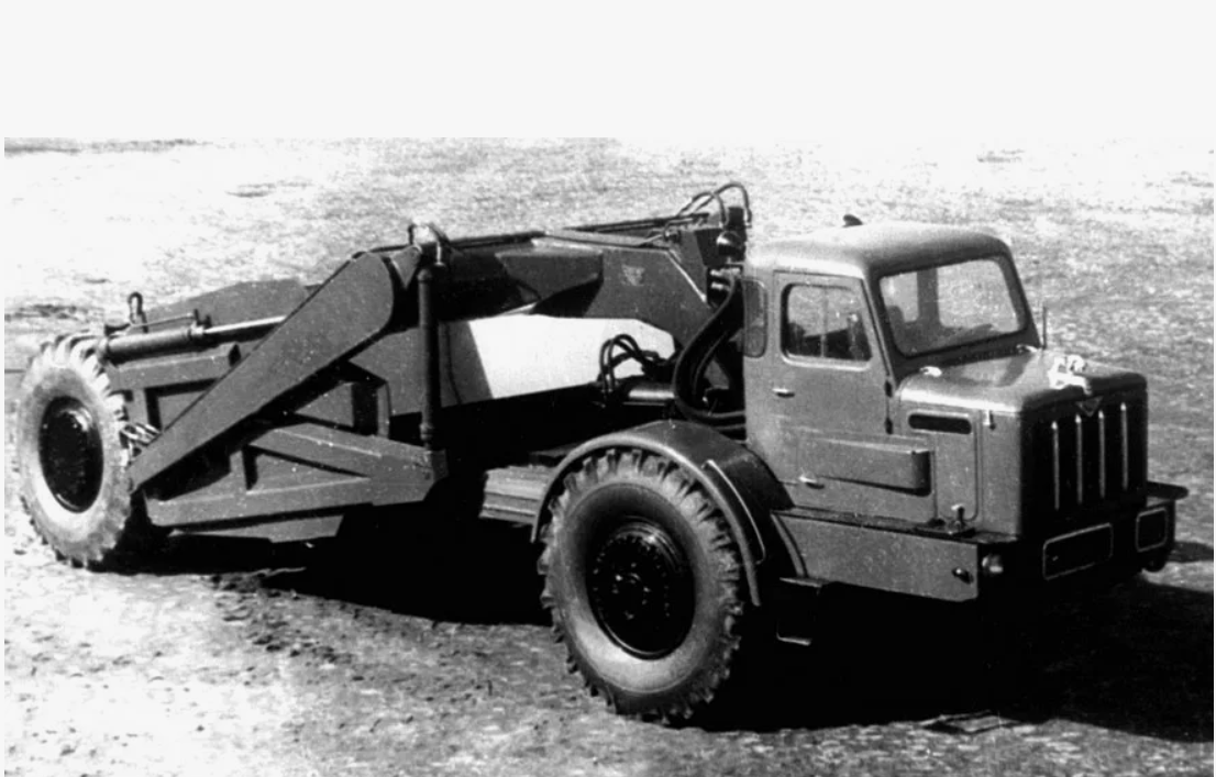 Тягач МАЗ‑529В и прицеп‑землевоз Д‑504.