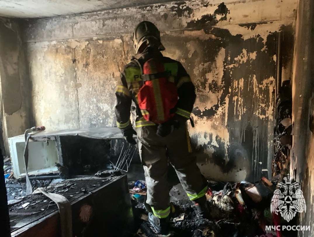    Пять взрослых и трое детей обратились за медпомощью после пожара в Череповце